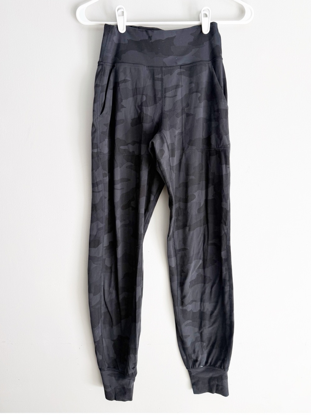 Lululemon align joggers camo black size 4 inseam 28” - Picture 2 of 4